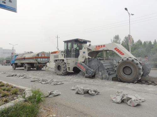 WR2300L，西平水穩路基冷再生